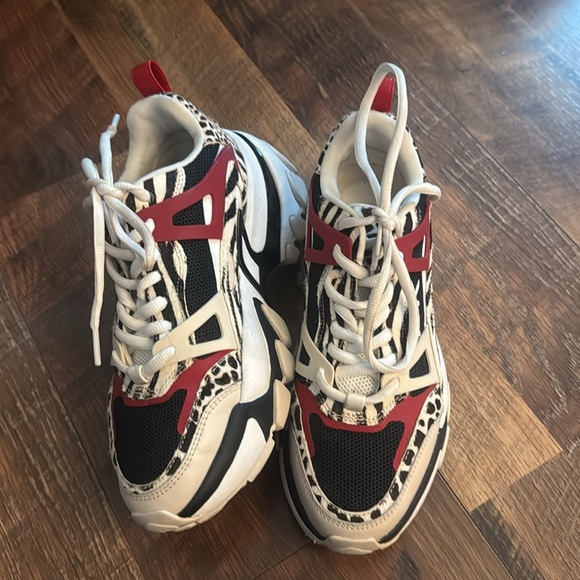 Stylish Red and Black Animal Print Sneakers - Picture 2 of 5